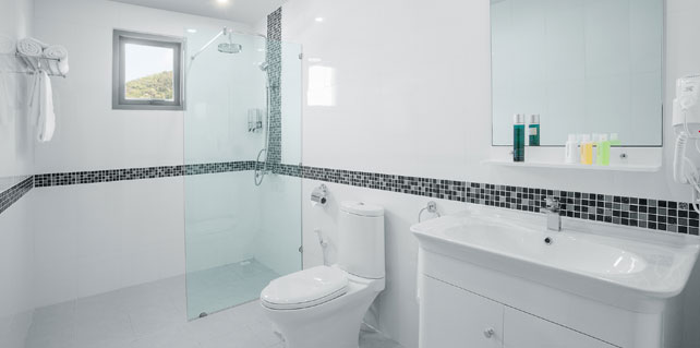 small bathroom layouts with tub
